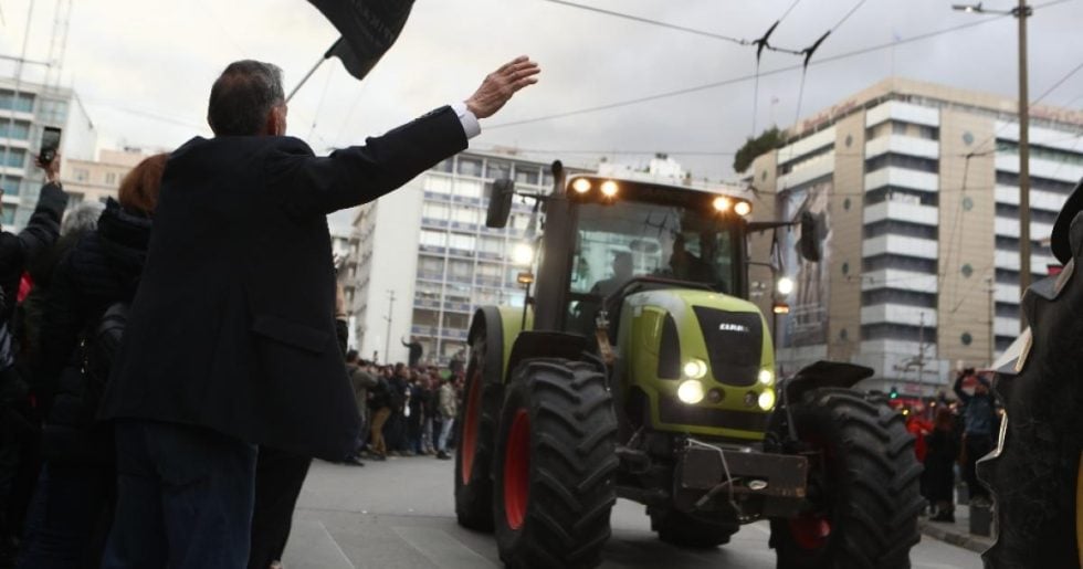 Τα τρακτέρ έφτασαν στην Αθήνα - Έτοιμα να «οργώσουν» το Σύνταγμα